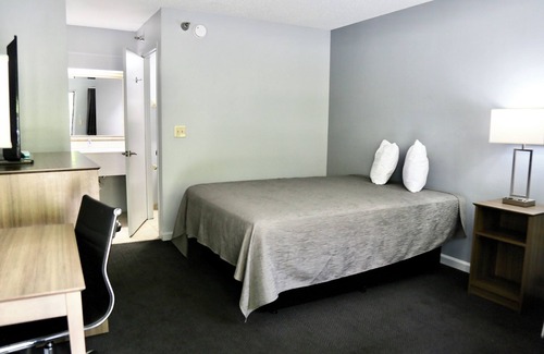 Apopka Hotel | Home Inn & Suites Orlando-Apopka