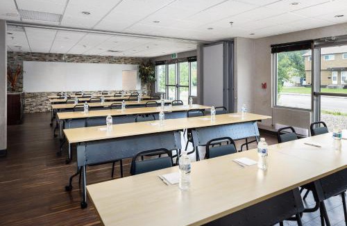Yorkton Hotel | Home Inn & Suites Yorkton