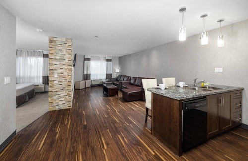 Yorkton Hotel | Home Inn & Suites Yorkton