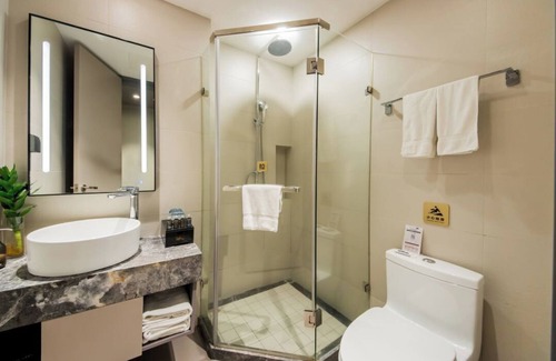 Jinqiao Hotel | Home Inn Yangpu Bridge