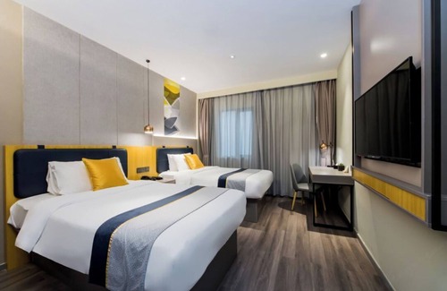 Jinqiao Hotel | Home Inn Yangpu Bridge