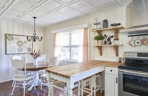 Kernersville House | Home - King Bed, Equipped Kitchen - Long Terms OK.