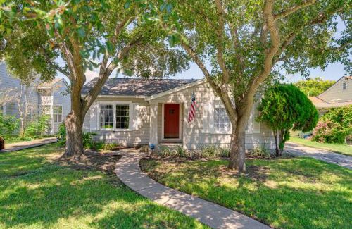 Del Mar House | Home Less Than 2 Mi to McGee Beach and Cole Park!