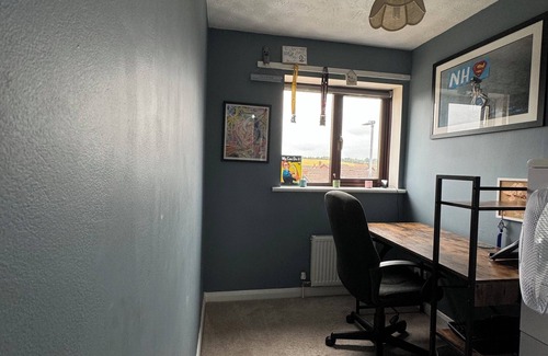 Pontefract House | Home-like 2-bedroom house with EV Charger & WiFi in Pontefract