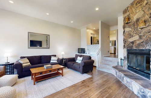 Groveland House | Home located on golf course with pool access, wifi, and outdoor dining