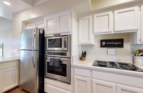 Groveland House | Home located on golf course with pool access, wifi, and outdoor dining