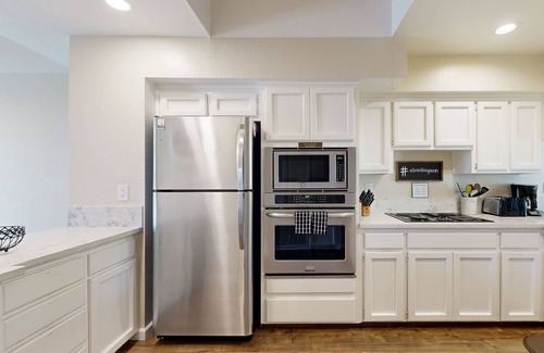 Groveland House | Home located on golf course with pool access, wifi, and outdoor dining