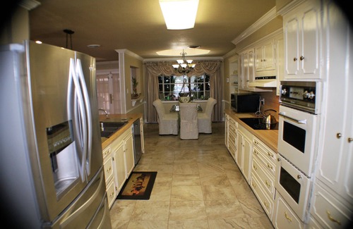 Zachary House | Home/MINI RESORT- pool, tennis court, pickleball, golf course, lg. Clubhouse