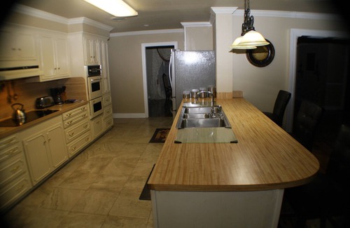 Zachary House | Home/MINI RESORT- pool, tennis court, pickleball, golf course, lg. Clubhouse