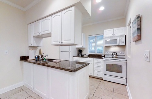 Fernandina Beach Condo | Home near beach with free WiFi, shared pool, central AC, private W/D