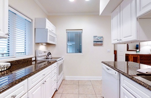 Fernandina Beach Condo | Home near beach with free WiFi, shared pool, central AC, private W/D