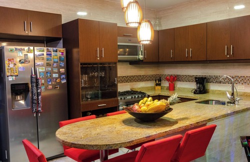 Cali House | Home near Chipichape Jacuzzi.Sauna.Turkish bath