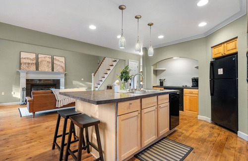 Sturgeon Bay House | Home near Egg Harbor with Hot Tub + Dog-Friendly, Wooded Lot, Fire Pit