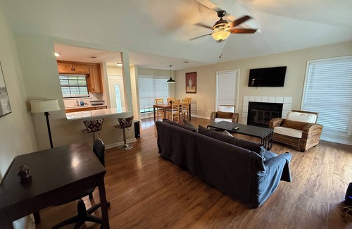 Temple House | Home near Lake and Downtown Beltonn