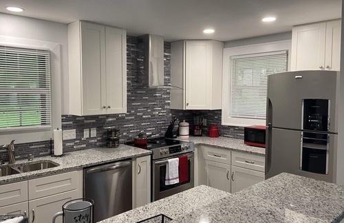 St. Charles House | Home Near Main Street-Covered Patio-Hot Tub!
