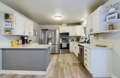 Mendenhaven House | Home Near Mendenhall Glacier with Large Backyard