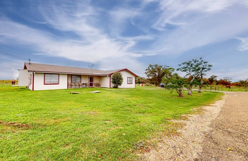 Lyons House | Home near Somerville Lake with firepit, BBQ pit, gazebo, washer/dryer, & patio