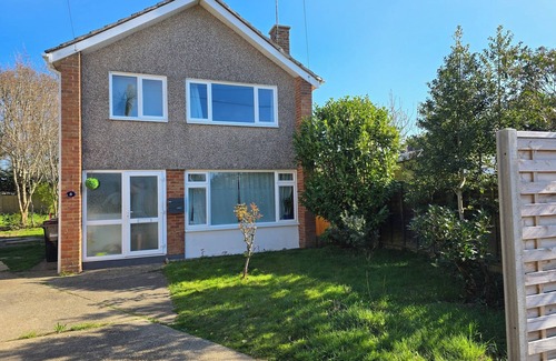 New Forest District House | Home near the new forest with a large garden and super king beds!