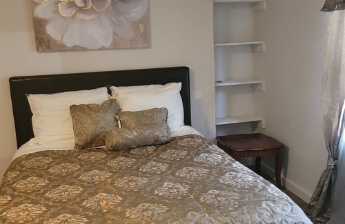 Riverside Terrace House | Home near turkey leg hut, medical center.