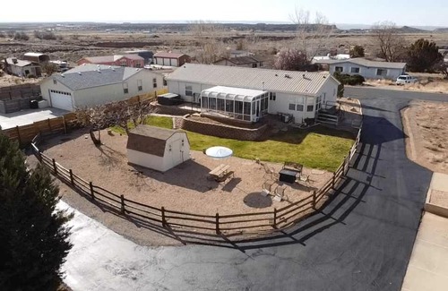 Kanab House | Home near Zion with private hot tub Sleeps 10