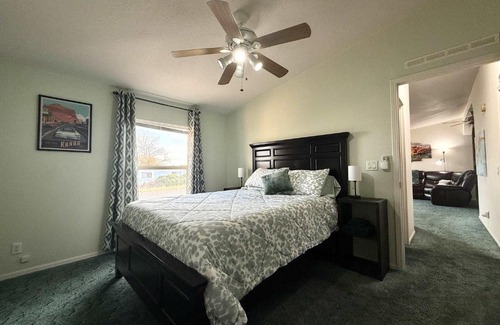 Kanab House | Home near Zion with private hot tub Sleeps 10