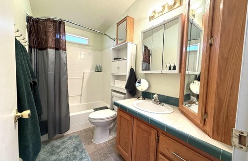 Kanab House | Home near Zion with private hot tub Sleeps 10