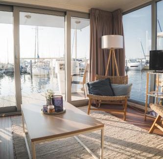 Dinteloord Boat Rental | Home of the Houseboat - Zen