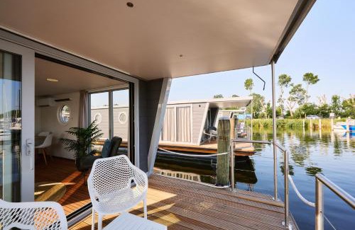 Dinteloord Boat Rental | Home of the Houseboat - Zen