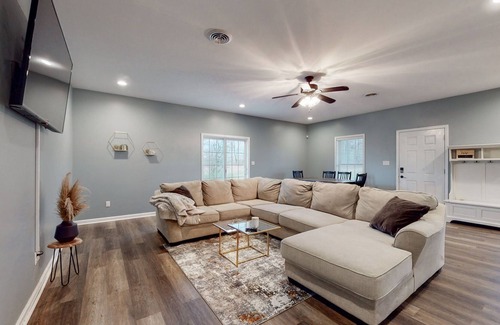 Hopkinsville Cottage | Home on 10 acres + private lake!