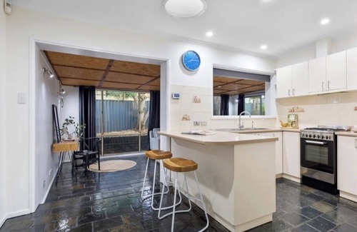 Redwood Park House | Home on Carob is within walking distance to pub, local shopping centre, bus stop