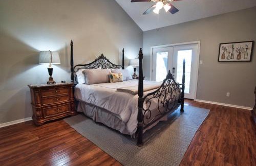 Salado House | Home On the Green