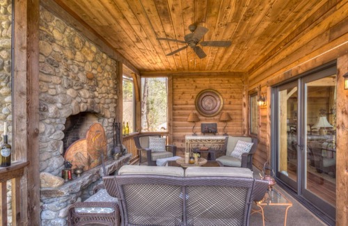 The Arbor House | Home on the shores of Lake James in Gated Arbors Community