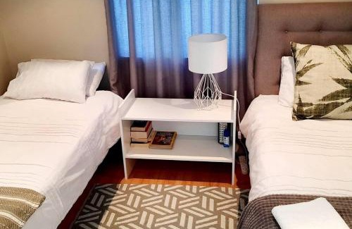 Pinelands Apartment | Home On Uitvlugt - Peaceful leafy garden flat with sunny lounge
