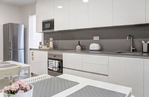 Alto do Pina Apartment | Home Out 2E - 5 Bedroom apartment with parking