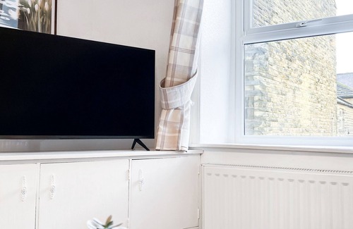 Pateley Bridge Cottage | Home-Private Bathroom-Cottage-Street View