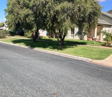 Swan Hill House | HOME STAY on HIGH Private Home with King Bed - Private Bathroom
