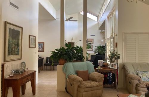 Swan Hill House | HOME STAY on HIGH Private Home with King Bed - Private Bathroom