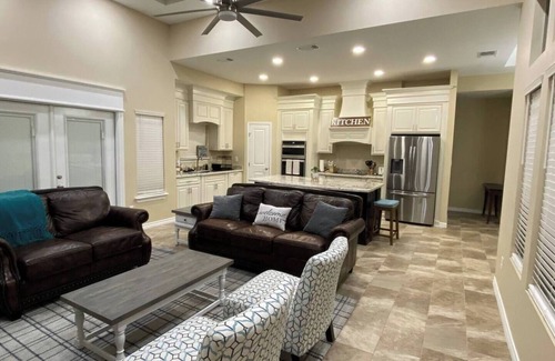Eagle Pass House | Home Sweet Home Awaits you
