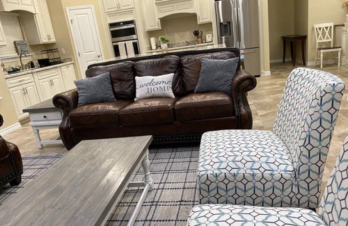 Eagle Pass House | Home Sweet Home Awaits you