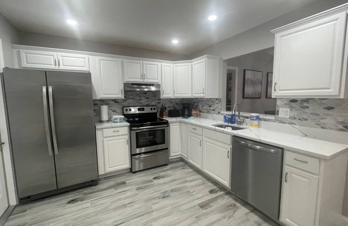 Seminole House | HOME SWEET HOME!☀️ HUGE HOT TUB. HEATED POOL! 7 miles to beach 4BD 2BA updated!