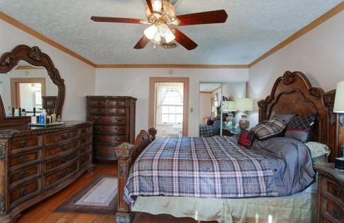 Lynchburg House | Home Sweet Home Suite #1, near Liberty University, and Lynchburg Hospital, Deluxe Queen Size Bedroom