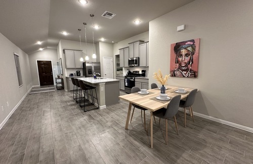 San Antonio House | Home Sweet Home - West SATX Near Sea World, La Cantera and Lackland AF Base