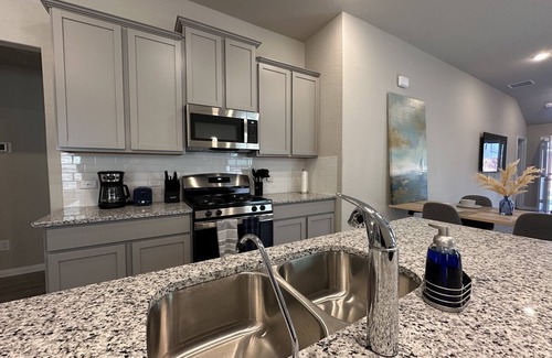 San Antonio House | Home Sweet Home - West SATX Near Sea World, La Cantera and Lackland AF Base