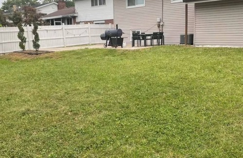 Homewood House | Home Sweet HomewoodnFamily-friendly 4-bedroom house with huge backyard!