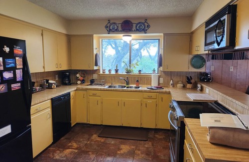 Wimberley House | Home Sweet TEXAS Home Lodge Style Home Hot Tub Outdoor Kitchen with Eating Area and Propane Fire Pit