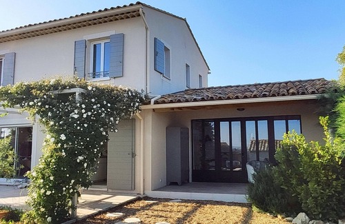 Cabrieres-dʼAigues House | Home sweetness of life