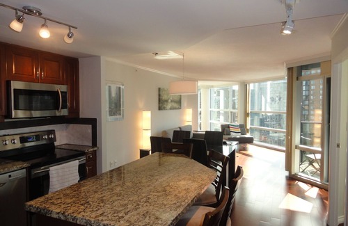 Downtown Vancouver Apartment | Home Theatre in the Heart of the Vancouver Tourist Area