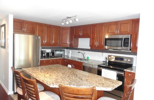 Downtown Vancouver Apartment | Home Theatre in the Heart of the Vancouver Tourist Area