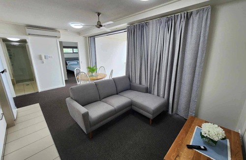 Townsville Apartment | Home To Holiday at Kensington Apartment