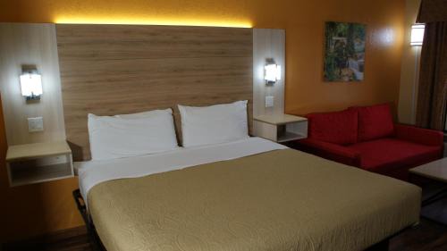 Crestview Hotel | Home Town Inn & Suites